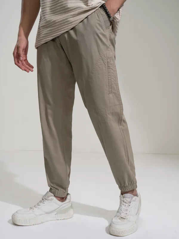 Highlander Men Grey Regular Fit Solid Cargos