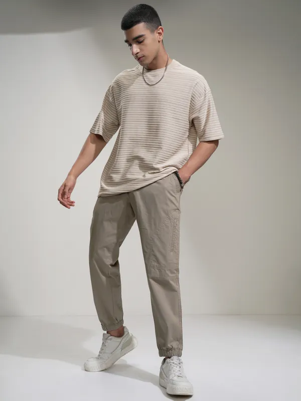 Highlander Men Grey Regular Fit Solid Cargos