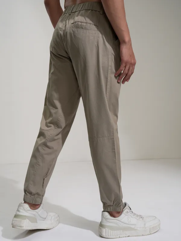 Highlander Men Grey Regular Fit Solid Cargos