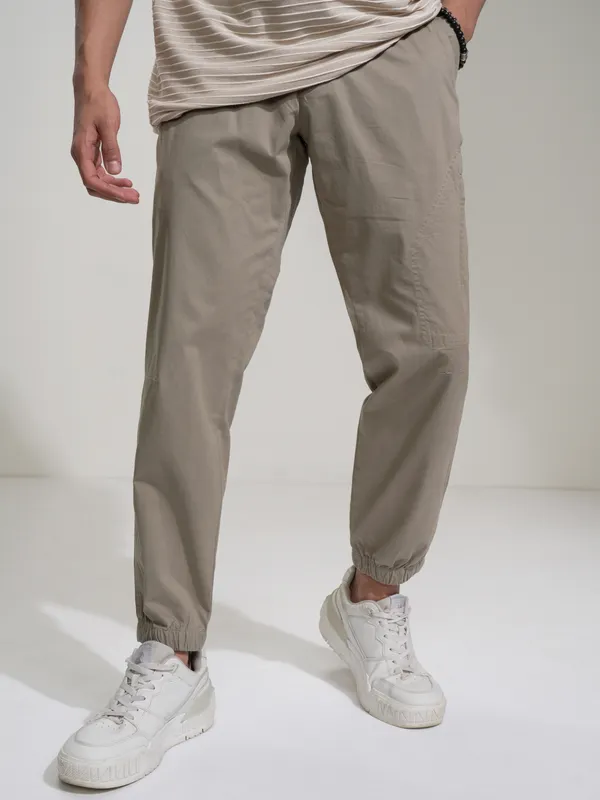 Highlander Men Grey Regular Fit Solid Cargos