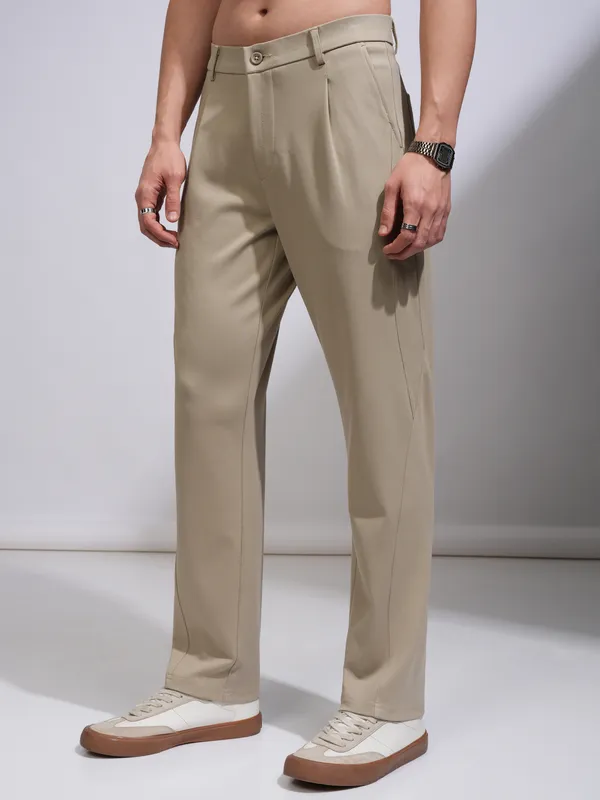 Highlander Men Beige Relaxed Fit Solid Cargos