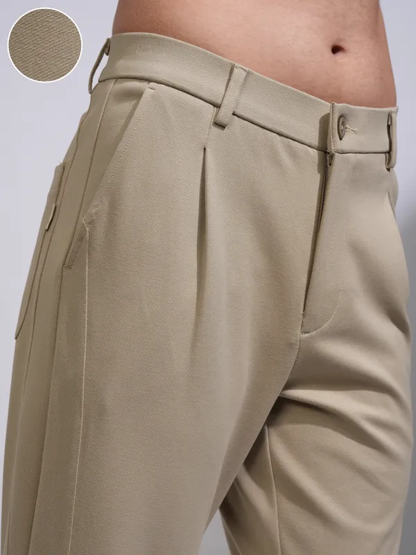Highlander Men Beige Relaxed Fit Solid Cargos