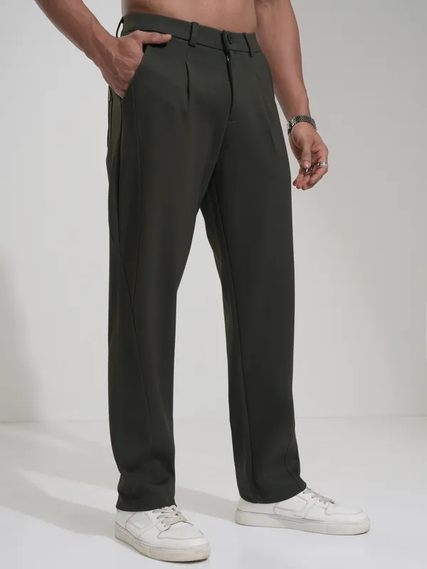 Highlander Men Olive Slim Fit Solid Casual Trouser