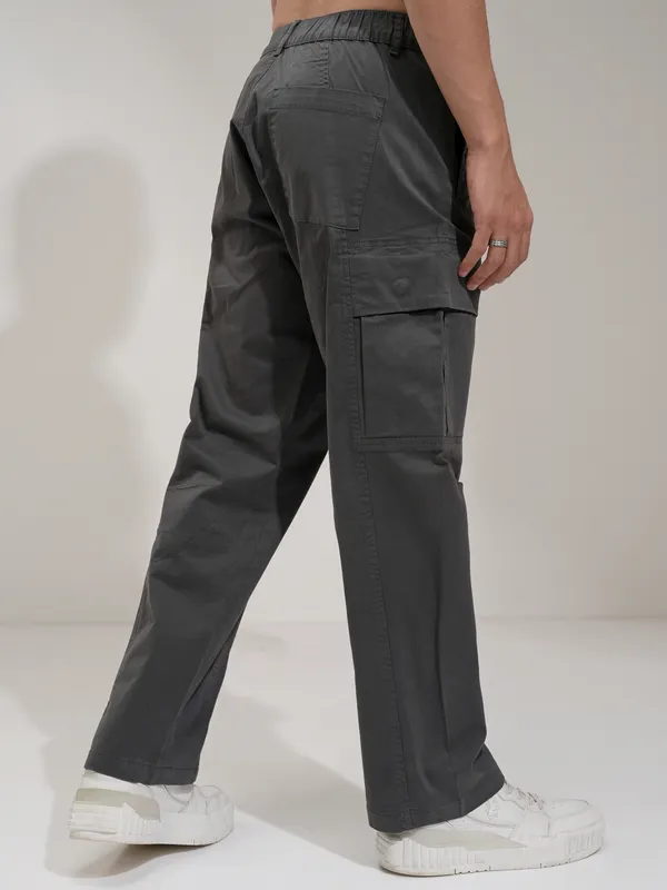 Highlander Men Black Straight Fit Solid Cargos