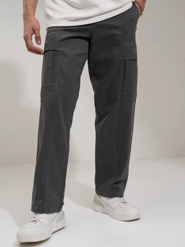 Highlander Men Black Straight Fit Solid Cargos