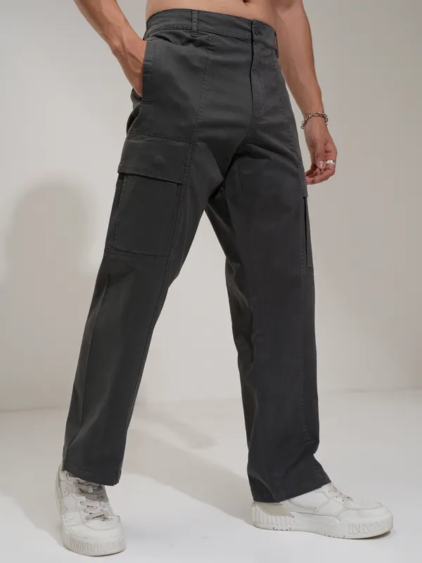 Highlander Men Black Straight Fit Solid Cargos