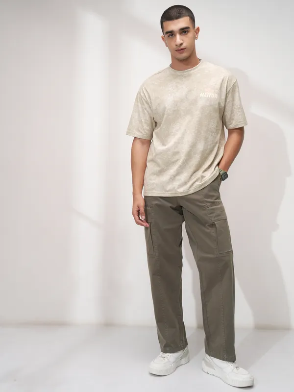 Highlander Men Brown Solid Straight Fit Cargos