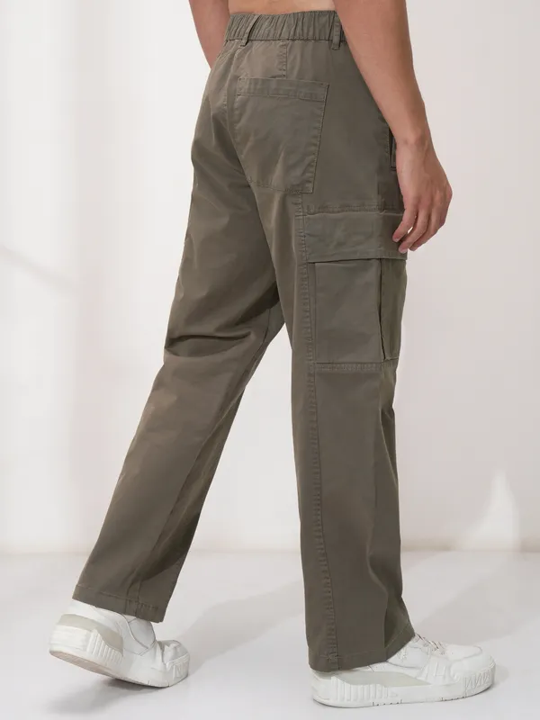 Highlander Men Brown Solid Straight Fit Cargos