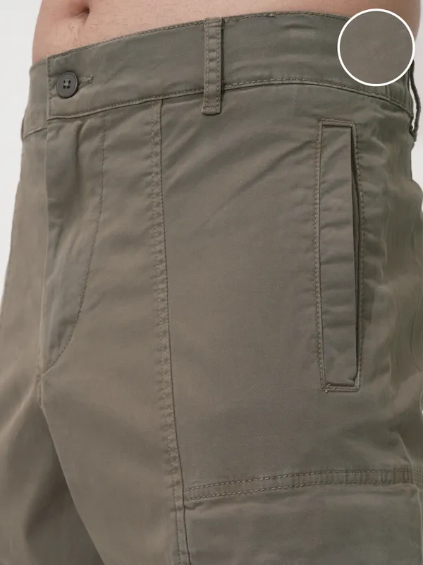 Highlander Men Brown Solid Straight Fit Cargos