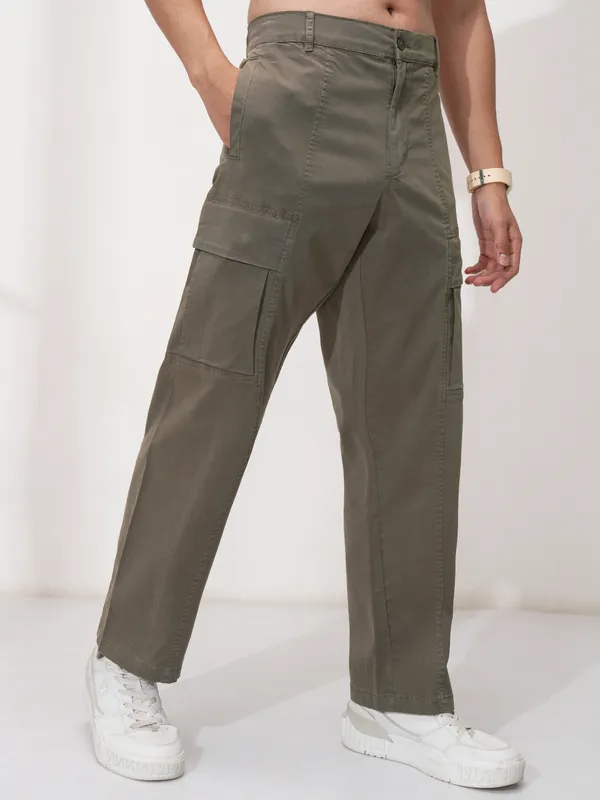 Highlander Men Brown Solid Straight Fit Cargos