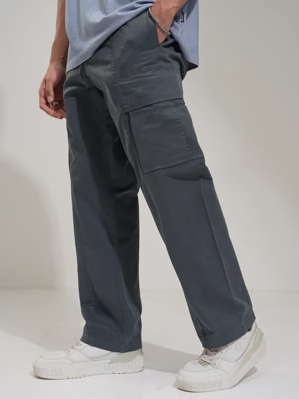 Highlander Men Grey Straight Fit Solid Cargos