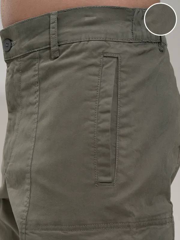 Highlander Men Teal Straight Fit Solid Cargos