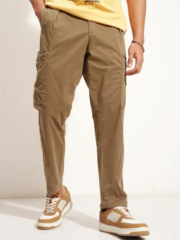 Highlander Men Brown Tapered Fit Solid Cargo