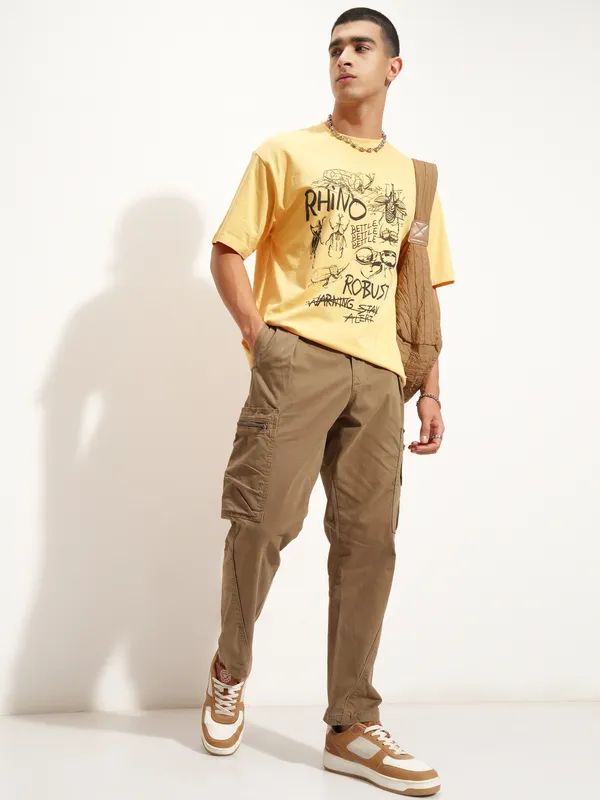 Highlander Men Brown Tapered Fit Solid Cargo