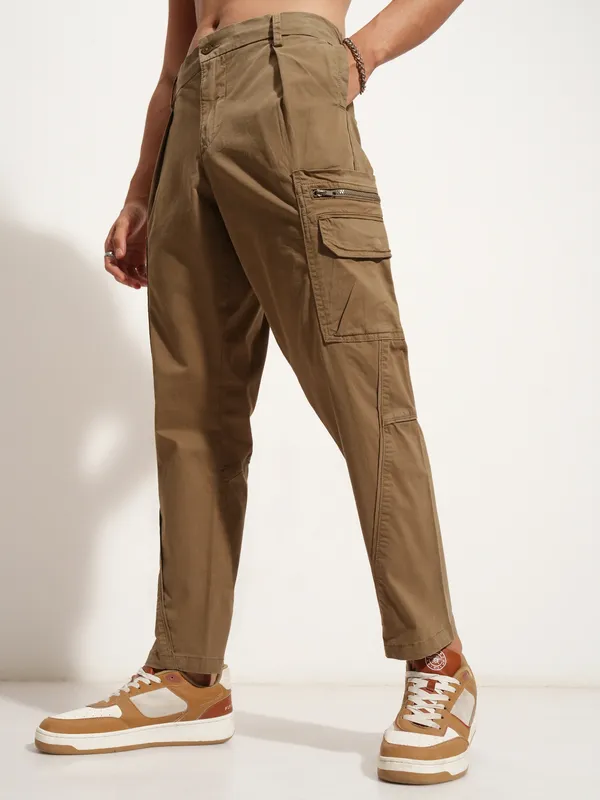 Highlander Men Brown Tapered Fit Solid Cargo