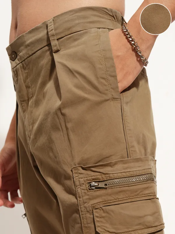 Highlander Men Brown Tapered Fit Solid Cargo