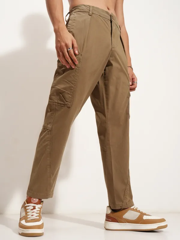 Highlander Men Brown Tapered Fit Solid Cargo