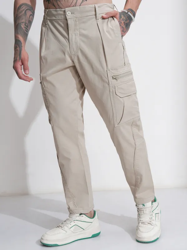 Highlander Men Grey Straight Fit Solid Cargos