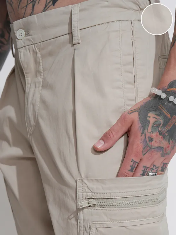 Highlander Men Grey Straight Fit Solid Cargos