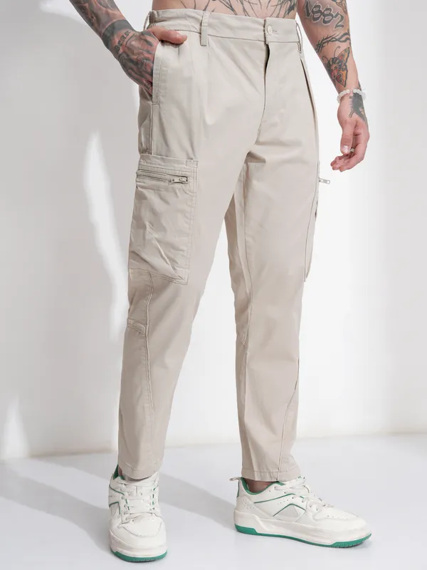 Highlander Men Grey Straight Fit Solid Cargos