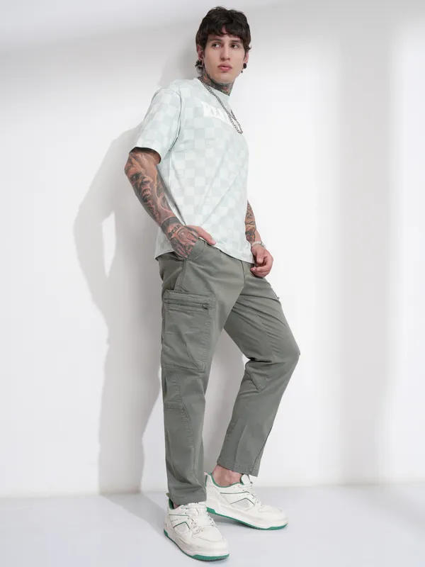 Highlander Men Olive Straight Fit Solid Cargos