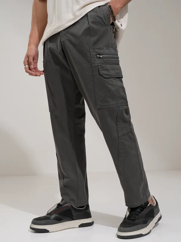 Highlander Men Grey Straight Fit Solid Cargos