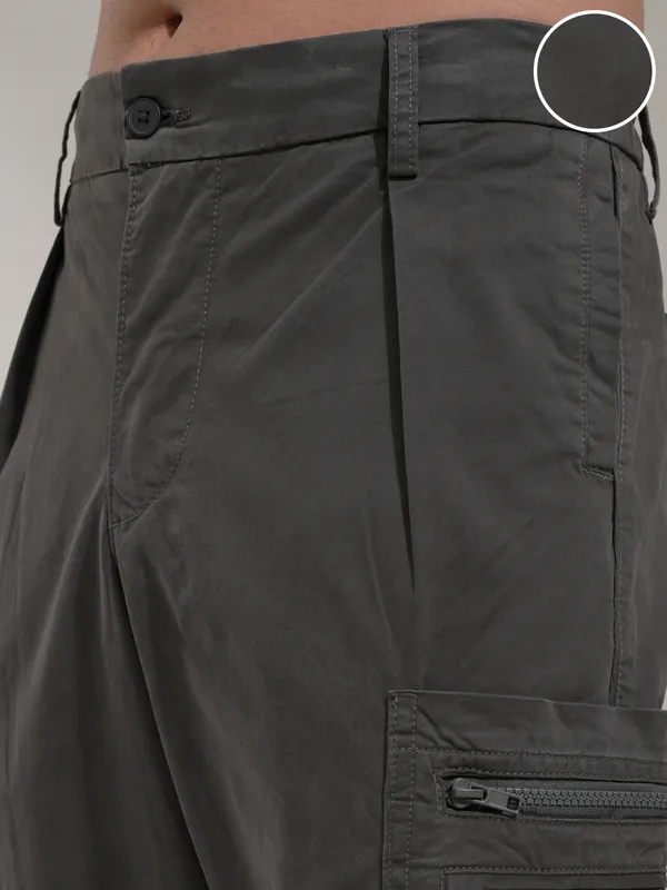 Highlander Men Grey Straight Fit Solid Cargos