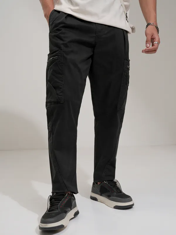 Highlander Men Black Straight Fit Solid Cargos