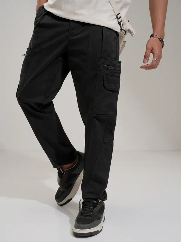 Highlander Men Black Straight Fit Solid Cargos
