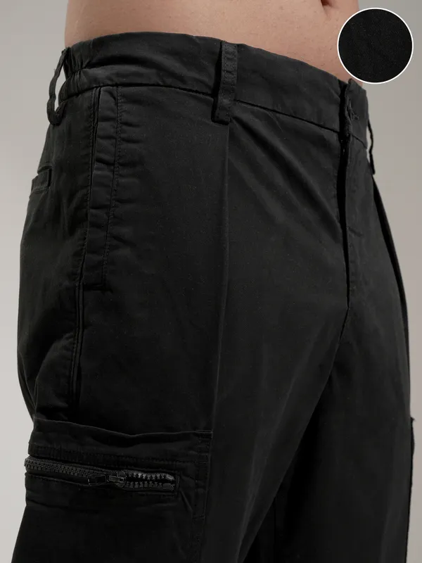 Highlander Men Black Straight Fit Solid Cargos