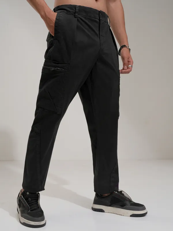 Highlander Men Black Straight Fit Solid Cargos
