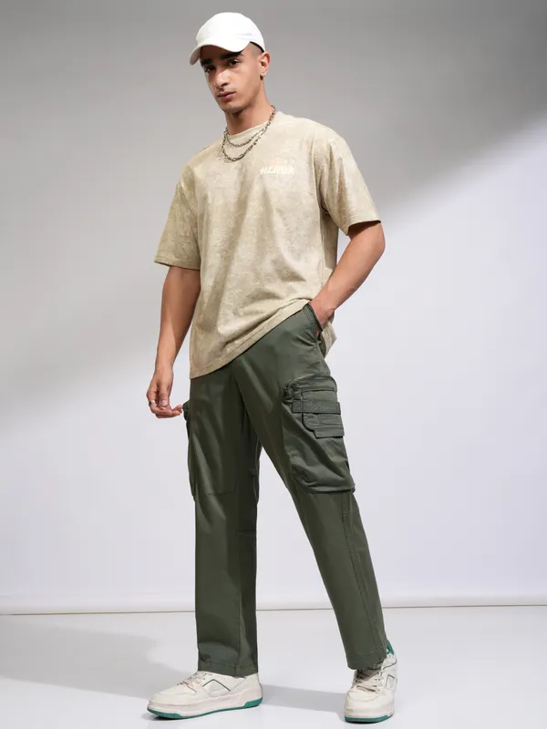 Highlander Men Olive Loose Fit Solid Cargos