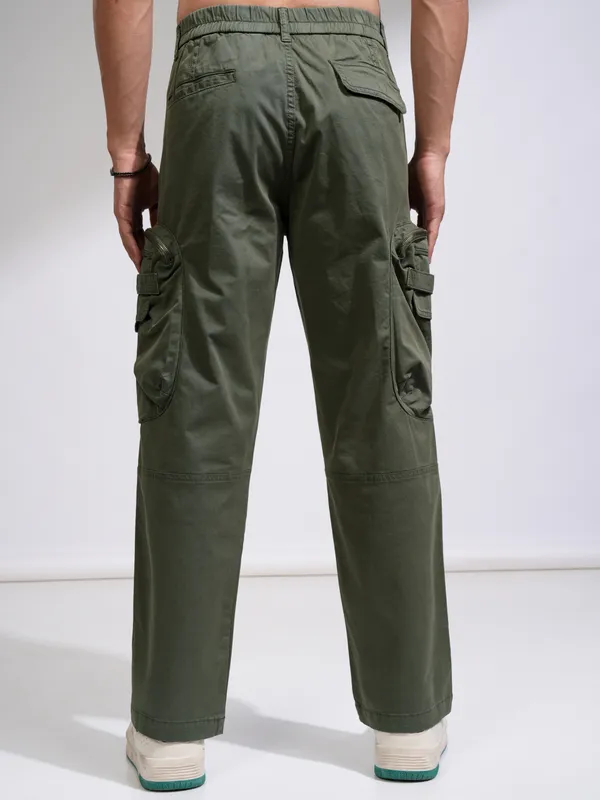 Highlander Men Olive Loose Fit Solid Cargos