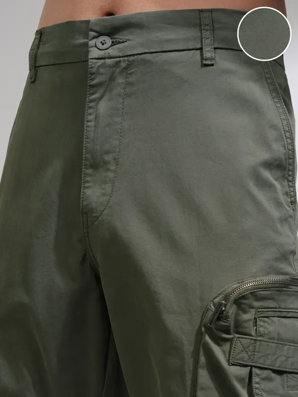 Highlander Men Olive Loose Fit Solid Cargos