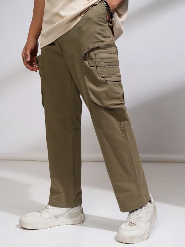 Highlander Men Green Straight Fit Solid Casual Trouser