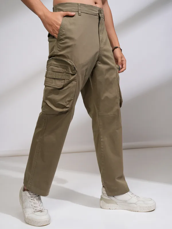 Highlander Men Green Straight Fit Solid Casual Trouser