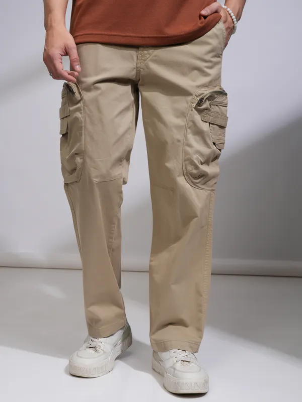 Highlander Men White Loose Fit Solid Cargos