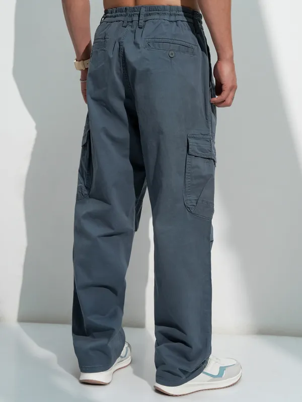 Highlander Men Blue Solid Loose Fit Cargos