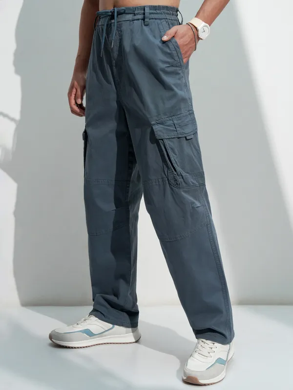 Highlander Men Blue Solid Loose Fit Cargos