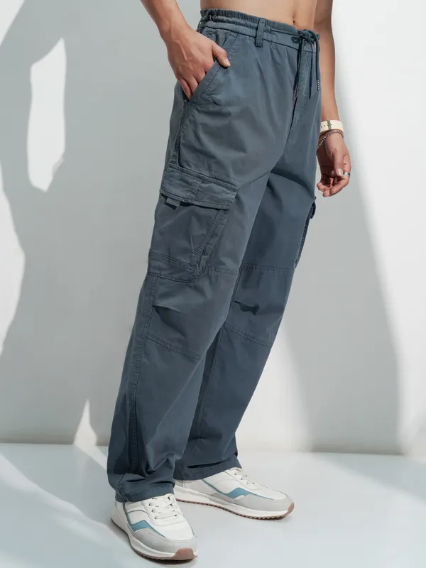 Highlander Men Blue Solid Loose Fit Cargos