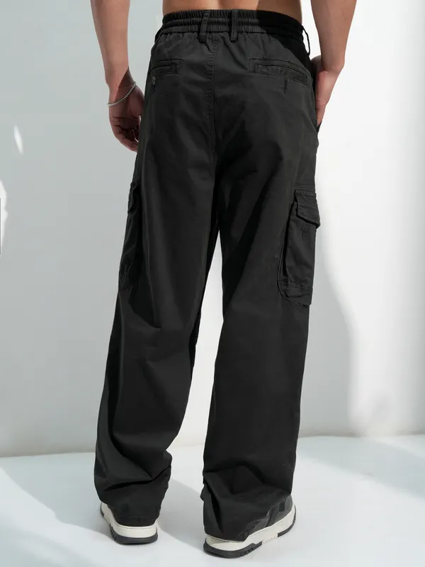 Highlander Men Black Solid Loose Fit Cargos