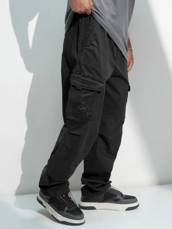 Highlander Men Black Solid Loose Fit Cargos