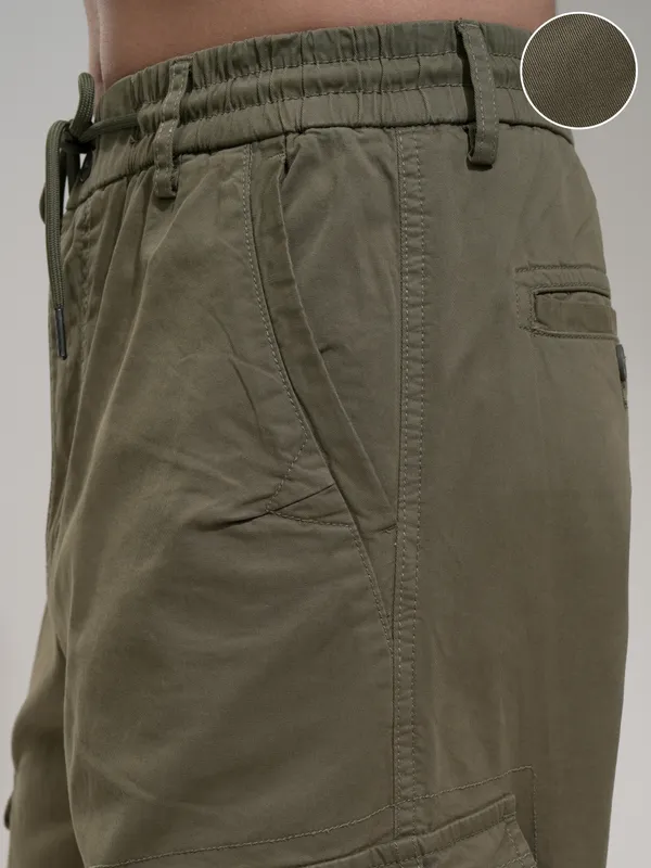 Highlander Men Olive Loose Fit Solid Cargos