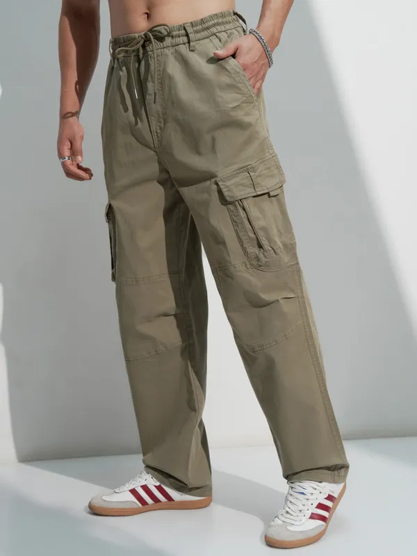 Highlander Men Green Solid Loose Fit Cargos