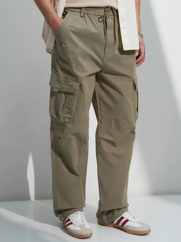 Highlander Men Green Solid Loose Fit Cargos