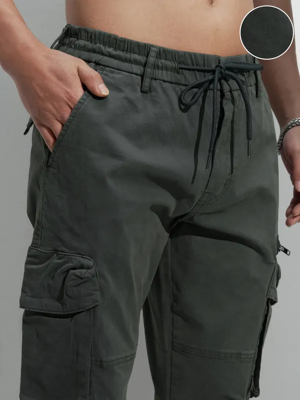 Highlander Men Grey Relaxed Fit Solid Cargo