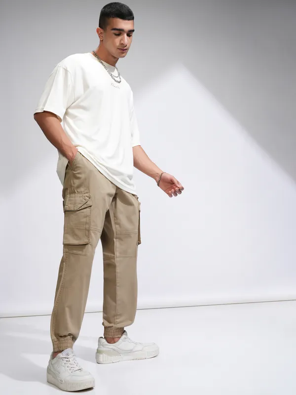 Highlander Men Beige Relaxed fit Solid Cargos