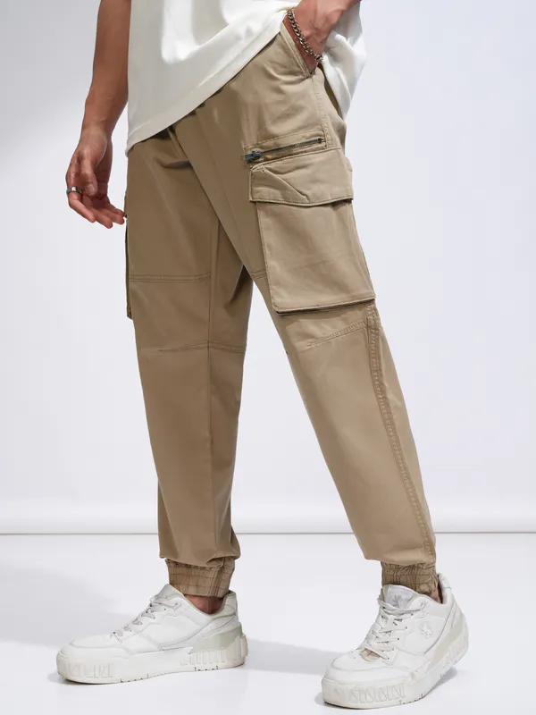 Highlander Men Beige Relaxed fit Solid Cargos