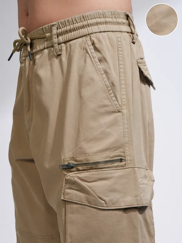 Highlander Men Beige Relaxed fit Solid Cargos