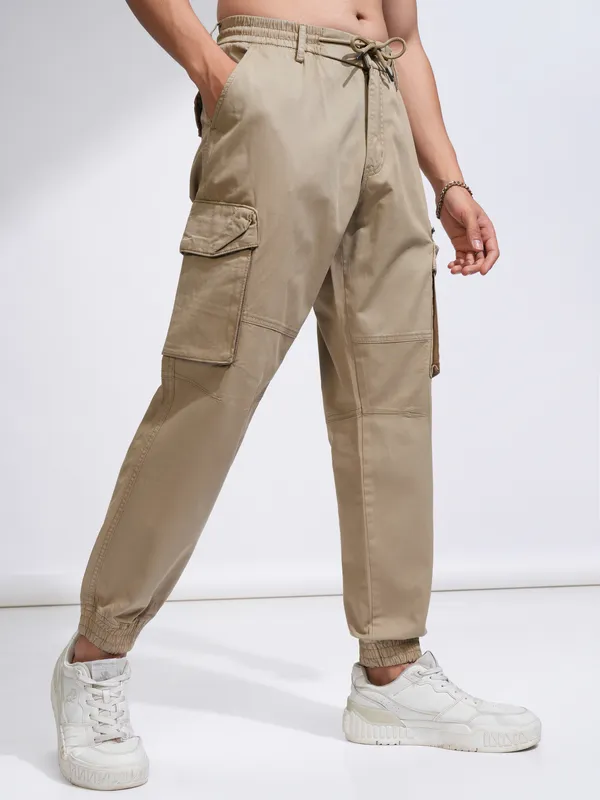 Highlander Men Beige Relaxed fit Solid Cargos